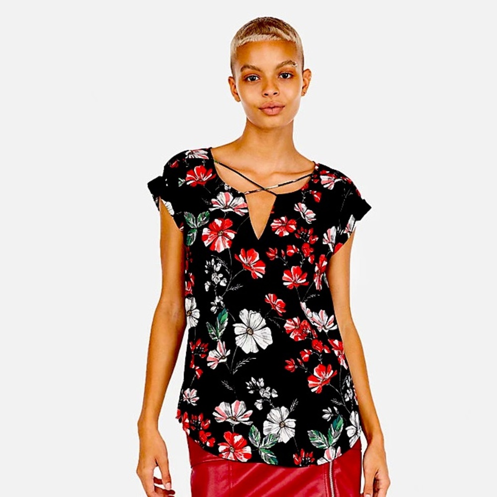 ✨Express✨ Floral Strappy Neck Gramercy Tee